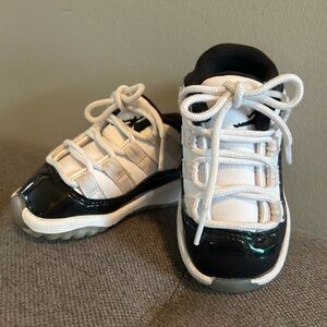 Air Jordan 11 Retro Toddler Sneakers Size 4C Black White